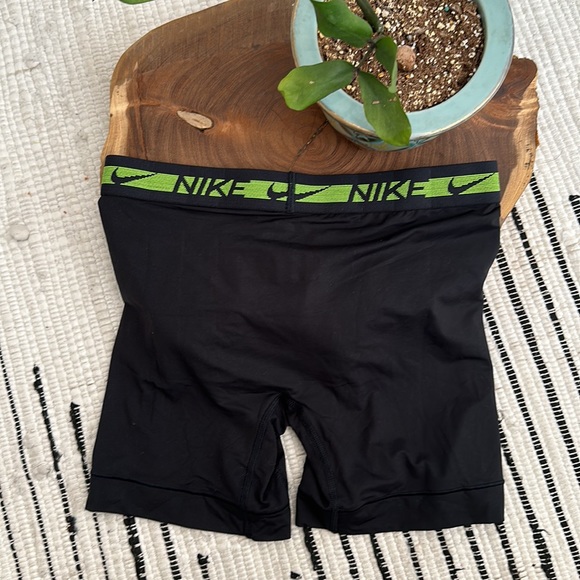 Nike - Picture 6 of 6